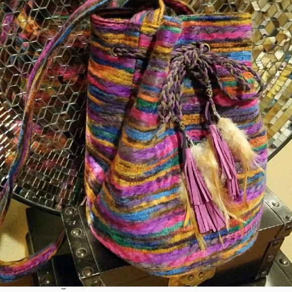 Beach Bum Carpet Bucket Bag - Picture 4 of 6